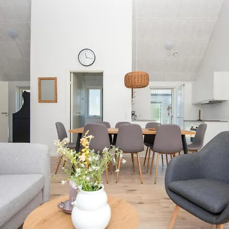 4 Bedroom In Romo *